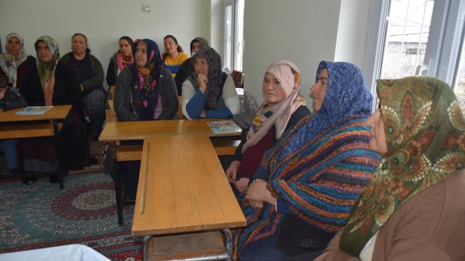 Köyde yaşayan velilerde farkındalık oluşturarak öğrencilerin başarısını artırdı