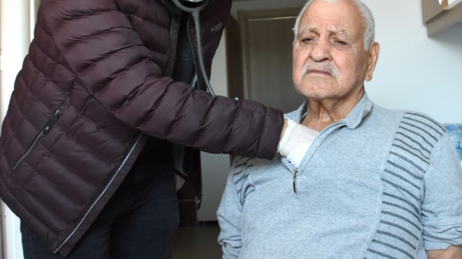 Malatya'da öğrenci yurdunda kalan depremzedelere yerinde sağlık hizmeti veriliyor