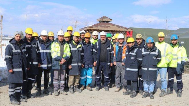 Somalı madenciler "ağaç belleme" yöntemiyle depremzedeyi enkazdan kurtardı