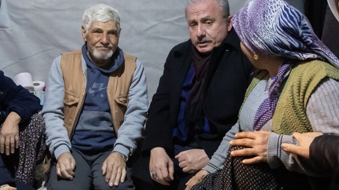 TBMM Başkanı Şentop, depremden etkilenen Malatya'da incelemelerde bulundu