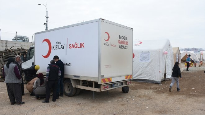 MALATYA - Türk Kızılay, mobil sağlık aracıyla depremzedelere sağlık hizmeti veriyor1
