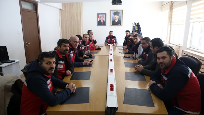 Enkazdan 34 kişiyi kurtaran öğretmenler yaşadıklarını unutamıyor