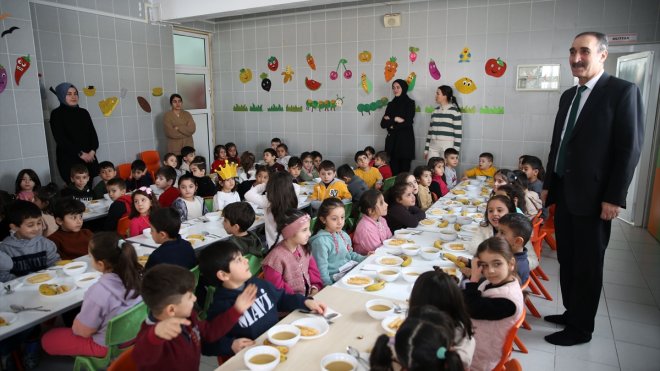 Muş'ta öğrenciler için ücretsiz yemek uygulaması başladı
