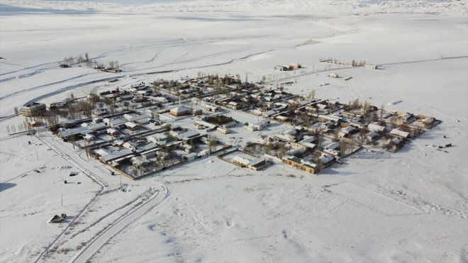 Van, Hakkari, Bitlis ve Muş'ta 1176 yerleşim birimine ulaşım sağlanamıyor