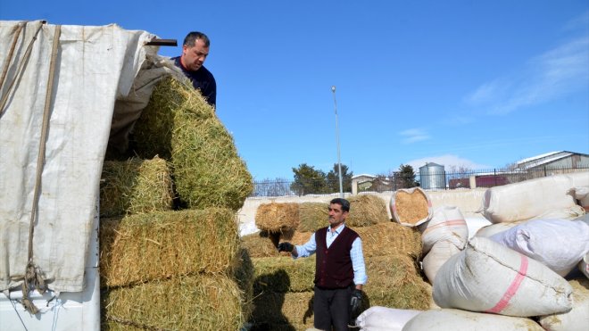 Muş'tan deprem bölgesine 85 ton yem sevkiyatı yapıldı