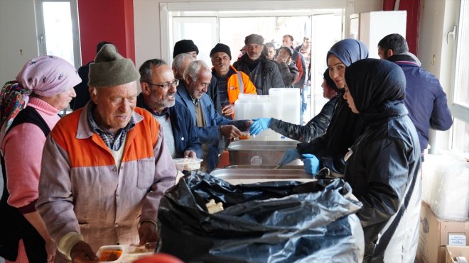 Muş Valiliği Nurhak'ta 6 bin kişiye yemek hizmeti veriyor