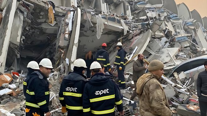 OPET, "asrın felaketi" sonrası tüm imkanlarıyla depremden etkilenen bölgelerde hizmet veriyor