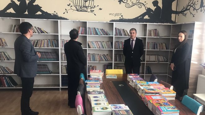 Özalp Belediyesinden öğrencilere kitap desteği