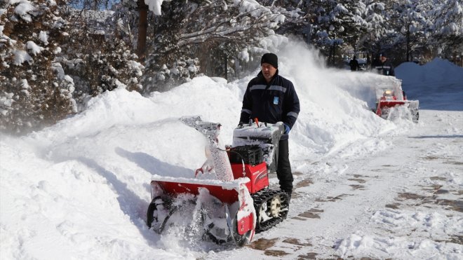 Palandöken Belediye Başkanı Sunar, karla mücadele çalışmalarını inceledi
