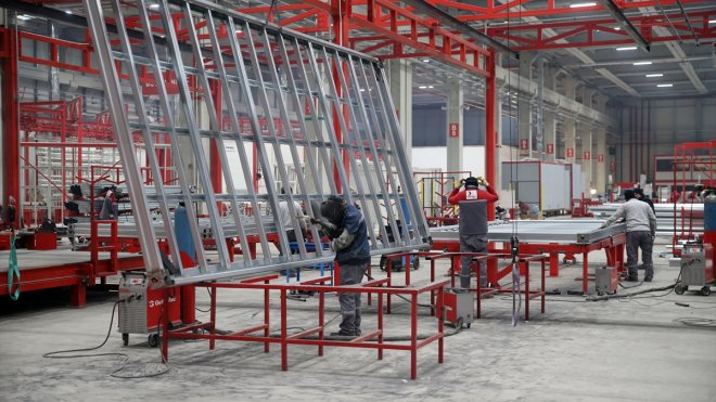 Türk Kızılay günlük 50 konteyner üretim hedefiyle çalışmalarını hızlandırdı1