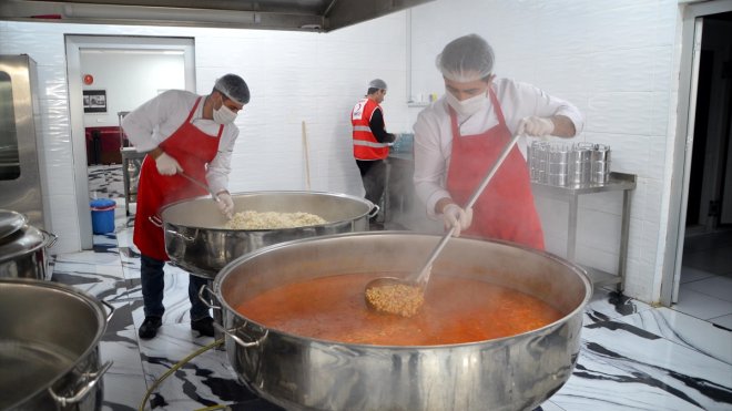 Türk Kızılay, Muş'taki depremzedelerin yemek ihtiyacını karşılıyor