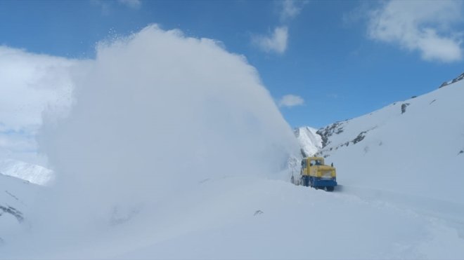 Van, Bitlis, Hakkari ve Muş'ta 932 yerleşim birimine ulaşım sağlanamıyor