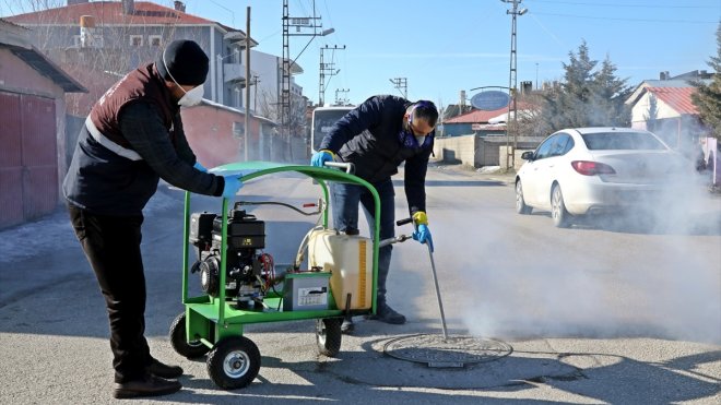 Van Büyükşehir Belediyesi deprem bölgesinde çalışmalarını sürdürüyor