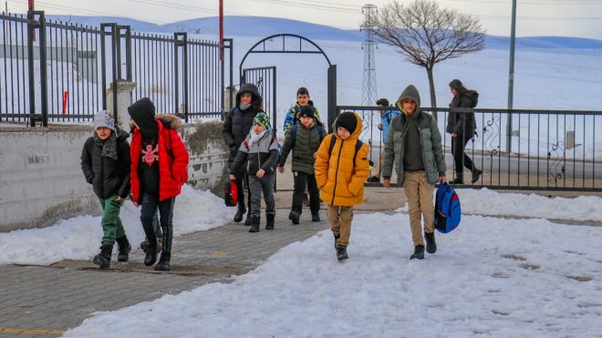 Van'da 307 bin 90 öğrenci ders başı yaptı
