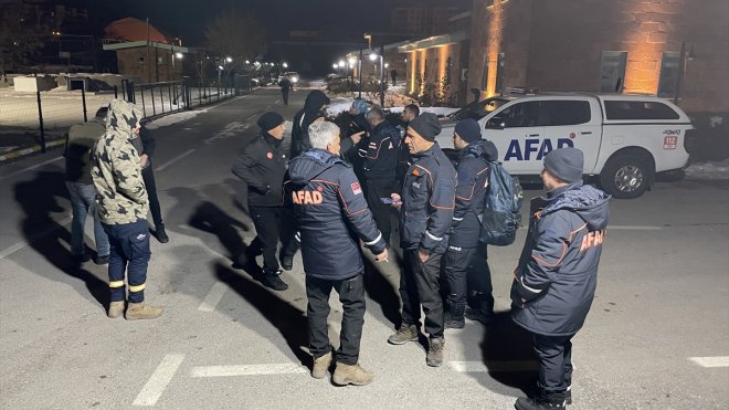 Van'daki arama kurtarma ekipleri deprem bölgesine gitti