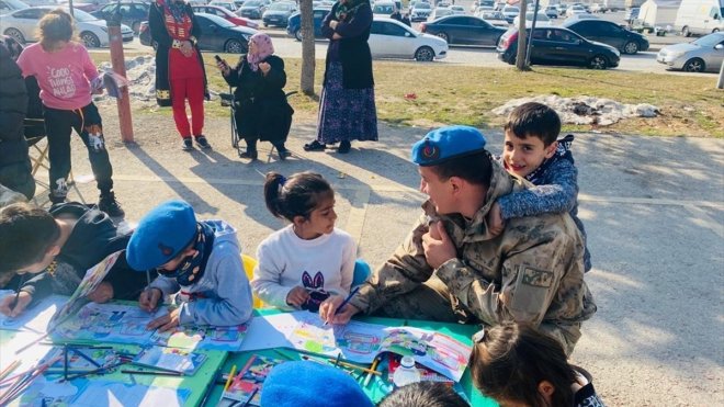 Van'dan giden jandarma ekipleri, Malatya'da gönüllere dokunuyor