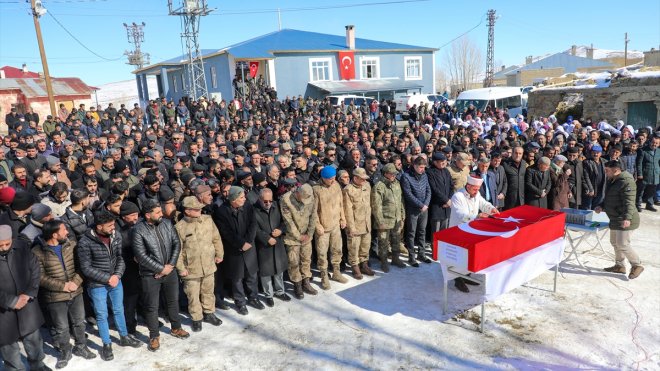 Depremde hayatını kaybeden uzman çavuş toprağa verildi