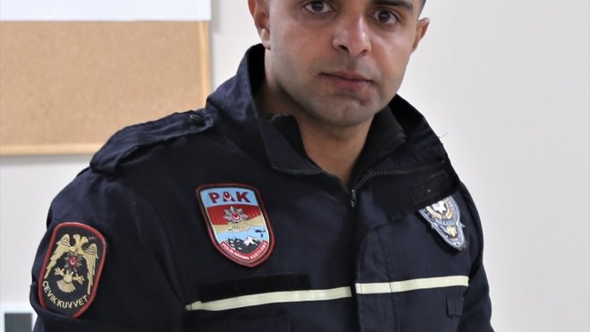 Van depreminde yaşadıklarını anlatarak enkaz altındaki çocuğu sakinleştirmeye çalıştı