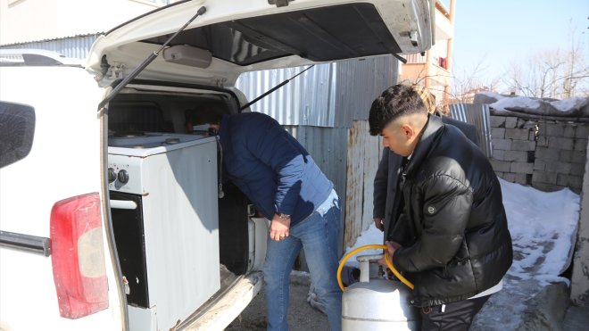 Van depremini yaşayan muhtar, mahallesinde 40 depremzede aile ağırlıyor