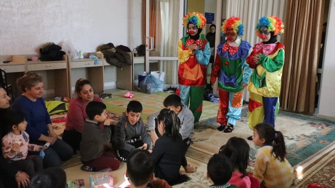 VAN - Depremzede çocuklar etkinliklerle eğlendirildi1