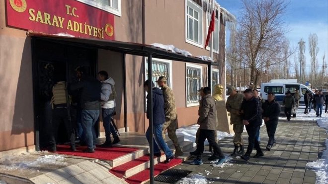 Van'da düzensiz göçmenleri alıkoyup gasbeden 6 şüpheli tutuklandı