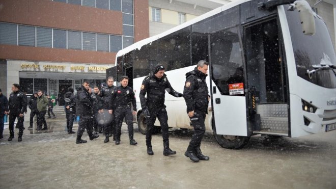 Van Emniyet Müdürlüğünden 120 personel deprem bölgesinde görev yapıyor