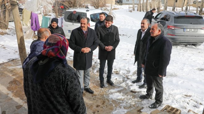 VAN - Gürpınar Belediyesi depremzedeleri yalnız bırakmıyor1