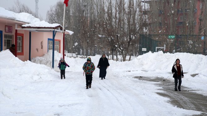 Van, Hakkari, Bitlis ve Muş'ta öğrenciler dersbaşı yaptı