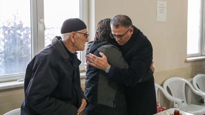 Van Valisi Balcı'dan köpek saldırısı sonucu ölen çocuğun ailesine taziye ziyareti