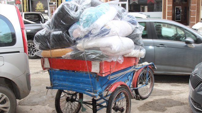 Vanlı gönüllüler, deprem bölgesine yardım için seferber oldu