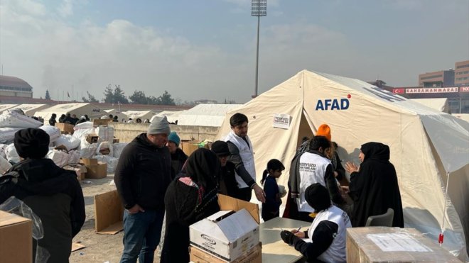 Yeryüzü Doktorları deprem bölgesinde sağlık hizmeti sunuyor