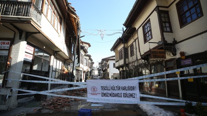 Yeşilyurt'ta depremin tarihi yapılara hasarı havadan görüntülendi