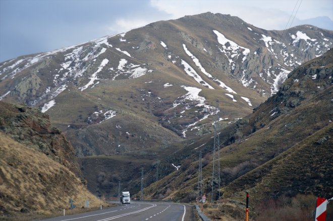 Aras başladı karlar AĞRI erimeye Dağları