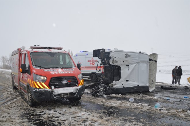 yaralandı çarpıştığı sürücüler tırın iki kazada Ağrı