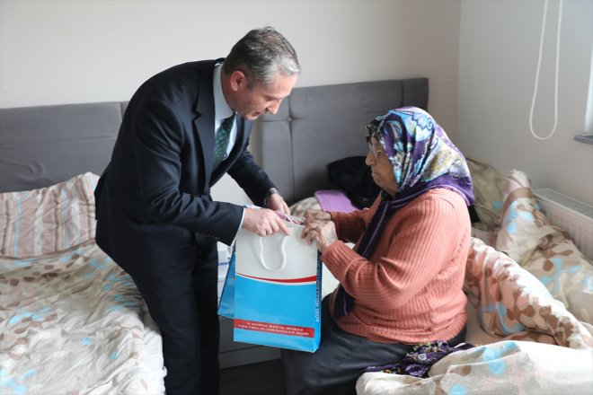 sandalye kadının ihtiyacı giderildi depremzede tekerlekli Ağrı