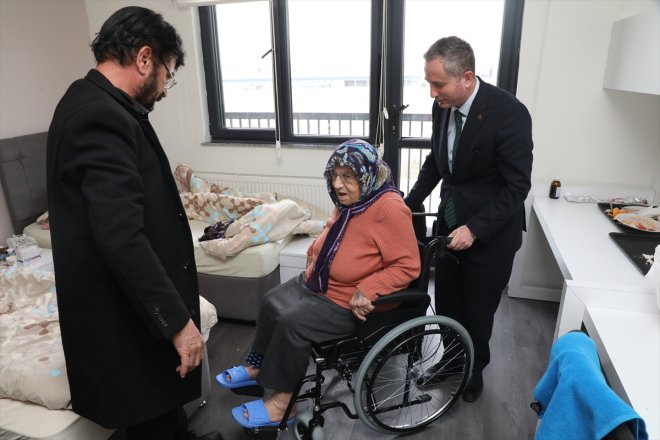 kadının depremzede edilen ihtiyacı tekerlekli giderildi Ağrı