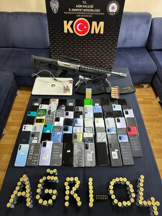 telefonlarını kaçağı AĞRI kişi tutuklandı Gümrük piyasaya 3 sürdükleri iddiasıyla cep - 1