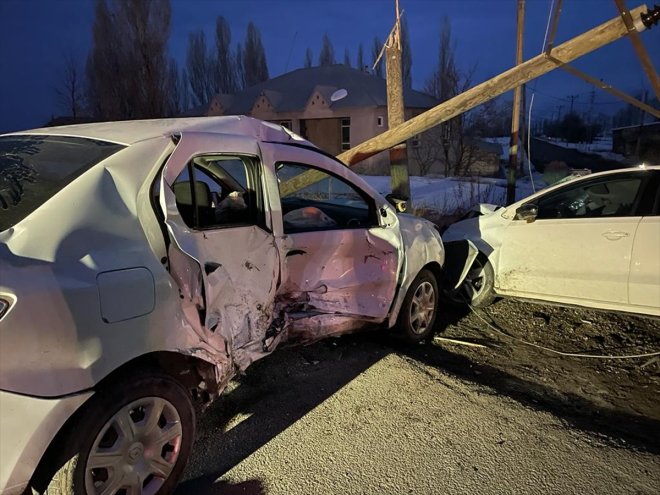 yaralandı AĞRI kazasında - İki 9 trafik kişi 2