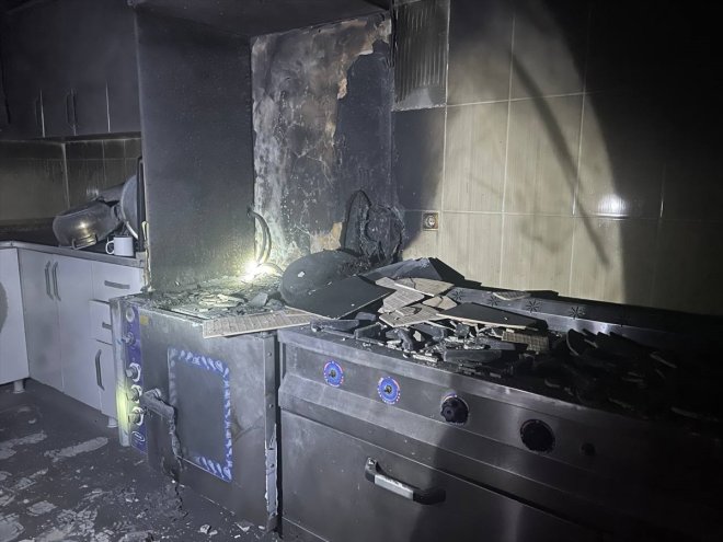 sığınma AĞRI Kadın çıkan yangın - söndürüldü evinin mutfağında 2
