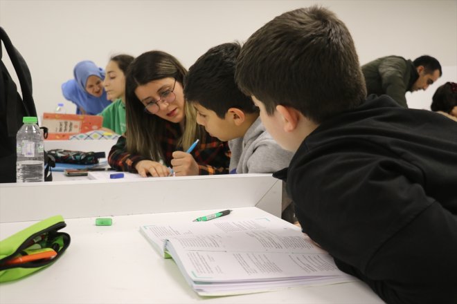 öğrenciler sonları - Öğretmenler hafta mesaide akşamları gönüllü ve için depremzede AĞRI 4