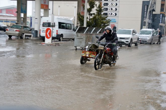 sokaklarda su cadde AĞRI sonrası oluştu - ve birikintileri Sağanak 3