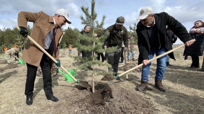 Ardahan'da depremde hayatını kaybedenler anısına hatıra ormanı oluşturuldu