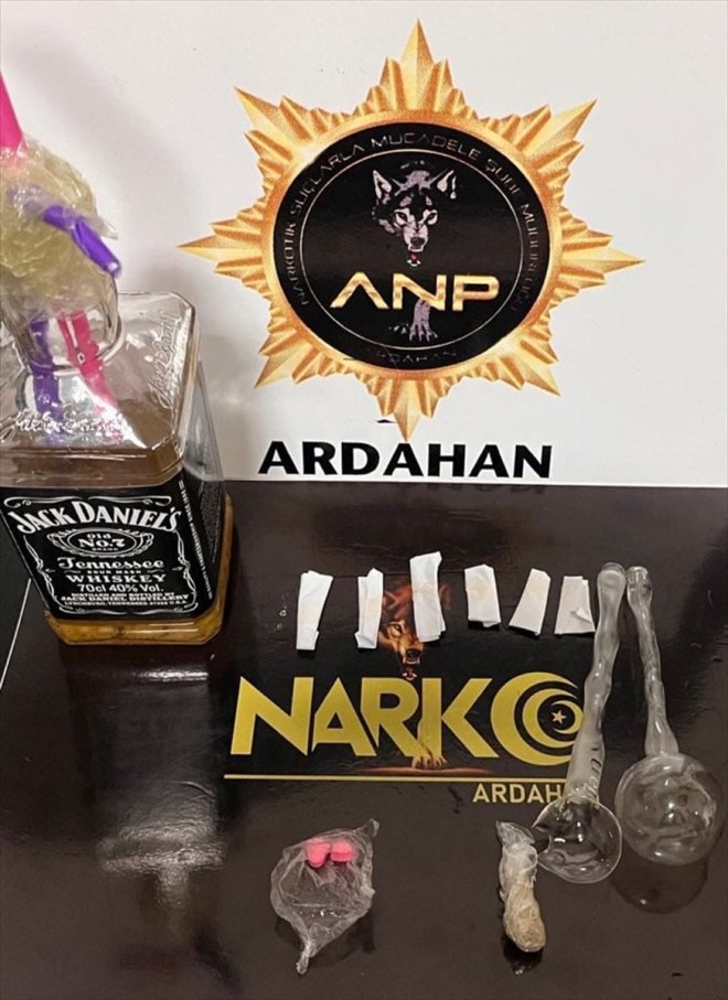 Ardahan'da uyuşturucu ve kaçakçılık operasyonlarında 7 zanlı yakalandı