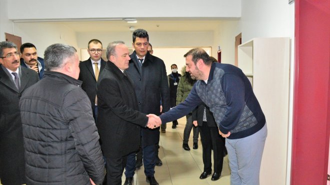 Ardahan Valisi Öner kentte konaklayan depremzedeleri ziyaret etti