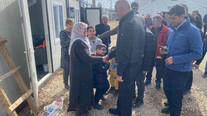 Bakan Ersoy, depremlerden etkilenen Malatya'da incelemelerini sürdürdü