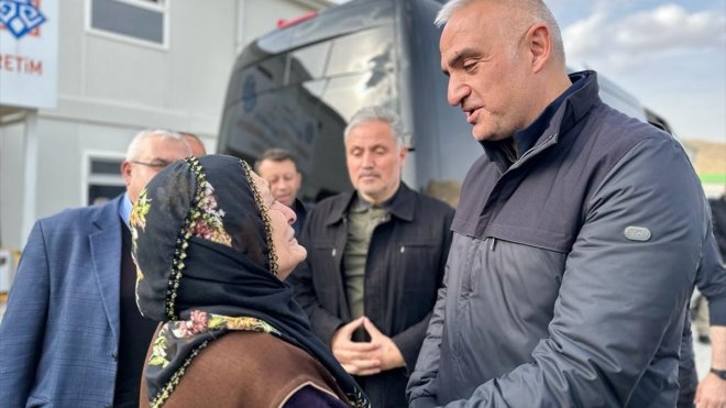 Bakan Ersoy, depremlerden etkilenen Malatya'da incelemelerini sürdürdü