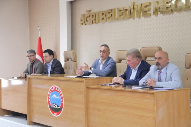 Başkan Karadoğan belediyede ilk toplantısını yaptı1