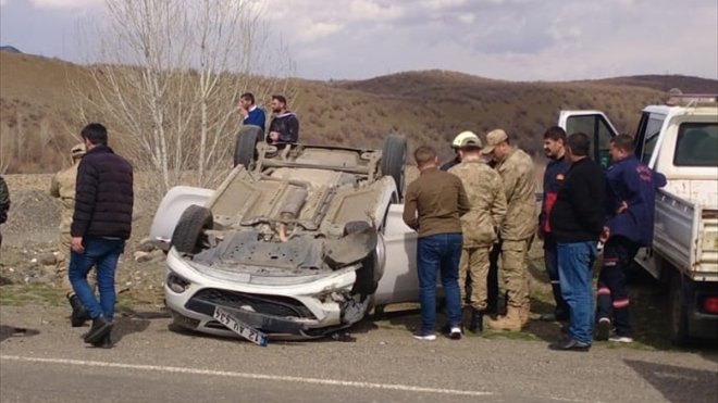 Bingöl'de 2 otomobilin çarpıştığı kazada 5 kişi yaralandı