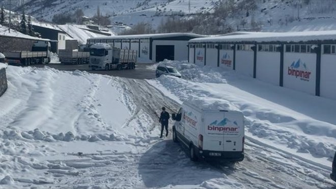 Bingöl'den deprem bölgesine 100 tır içme suyu gönderildi