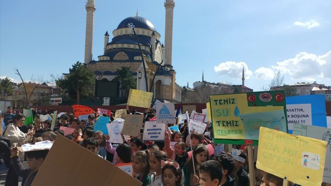 Bingöl'de minik öğrenciler su tasarrufu çağrısı yaptı